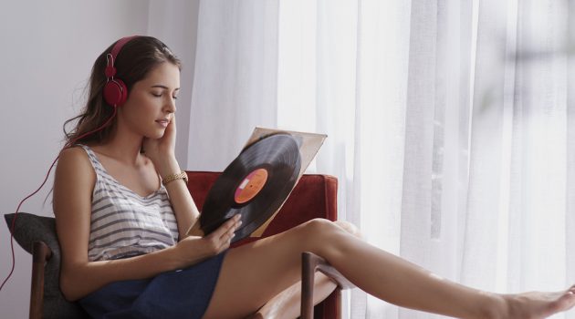 Shot of a young woman listening to music while relaxing at homehttp://195.154.178.81/DATA/i_collage/pu/shoots/805076.jpg